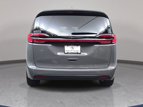 Used 2022 Chrysler Pacifica Limited w/ Uconnect Theater Family Group AWD/4WD image 7