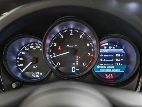 Certified 2025 Porsche Macan Turbo image 18