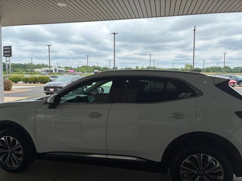 Used 2024 Buick Envision Preferred AWD/4WD image 7