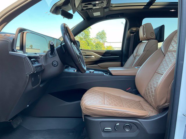 Used 2021 Cadillac Escalade ESV Premium Luxury w/ LPO, Radiant Package AWD/4WD image 2