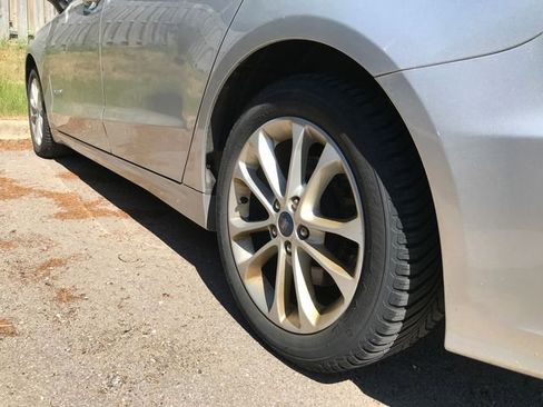 Used 2019 Ford Fusion SE FWD image 11