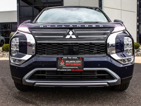 New 2025 Mitsubishi Outlander SE image 2