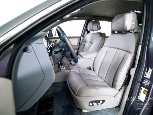 Used 2025 Rolls-Royce Phantom Sedan image 12