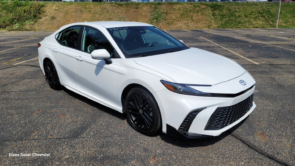 Used 2025 Toyota Camry SE FWD image 16