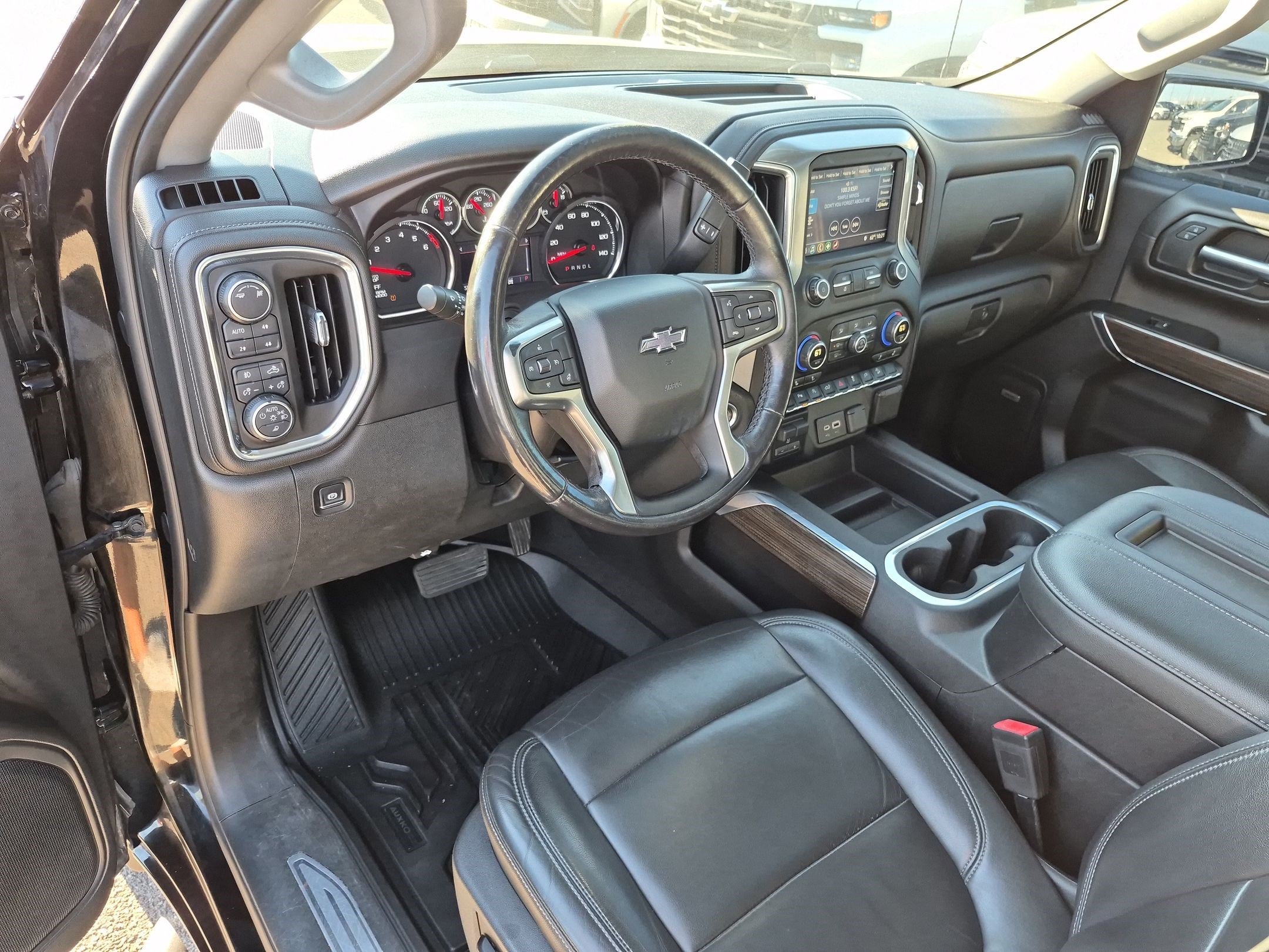 Used 2019 Chevrolet Silverado 1500 LT Trail Boss AWD/4WD image 14