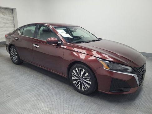 Used 2023 Nissan Altima 2.5 SV image 11