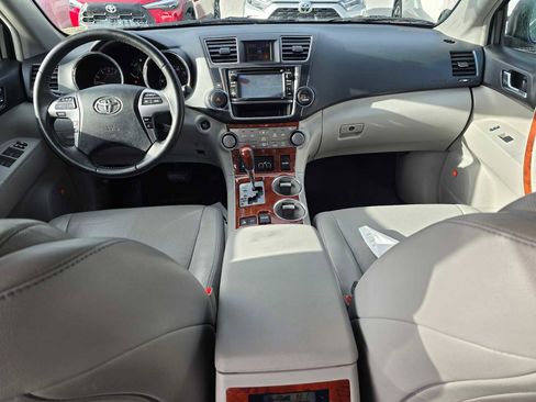 Used 2013 Toyota Highlander Limited image 20