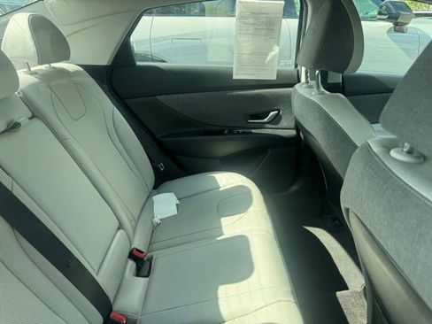 Used 2023 Hyundai Elantra Limited w/ Preferred Accessory Package FWD image 6