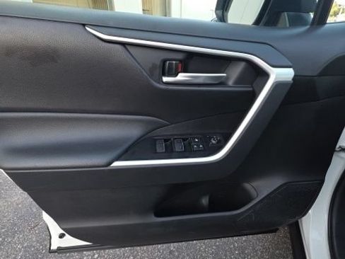 Used 2025 Toyota RAV4 XLE AWD/4WD image 13