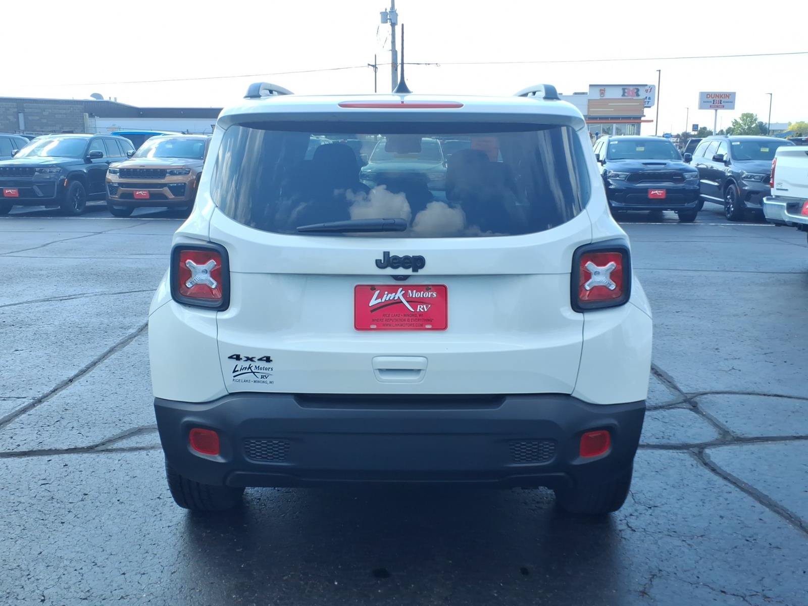 Used 2023 Jeep Renegade Altitude w/ Sun/Sound Group AWD/4WD image 5
