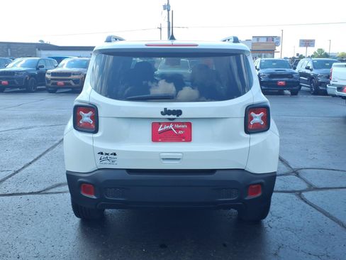 Used 2023 Jeep Renegade Altitude w/ Sun/Sound Group AWD/4WD image 5