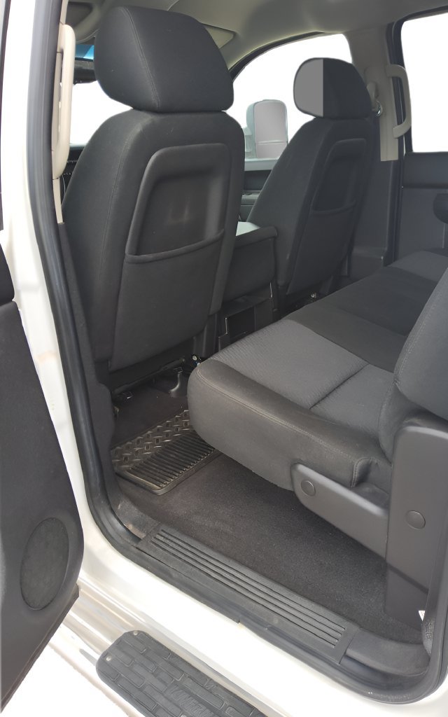 Used 2010 Chevrolet Silverado 2500 LT w/ Interior Plus Package AWD/4WD image 21