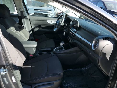 Used 2024 Kia Forte LXS image 28