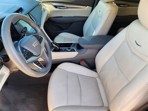 Used 2021 Cadillac XT5 Premium Luxury image 13