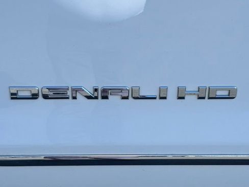 Used 2017 GMC Sierra 2500 Denali w/ Duramax Plus Package AWD/4WD image 11