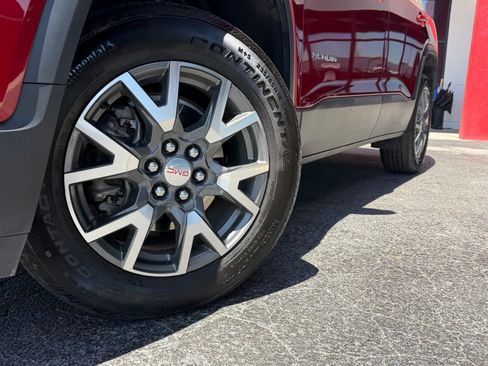 Used 2023 GMC Acadia SLE FWD image 4