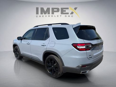 Used 2025 Honda Pilot Black Edition image 3