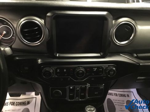 Used 2022 Jeep Wrangler Unlimited Sahara w/ Cold Weather Group AWD/4WD image 55