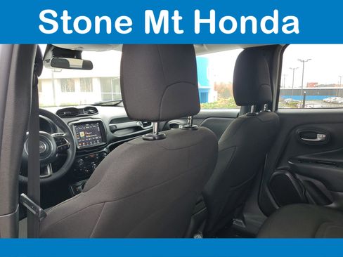 Used 2022 Jeep Renegade Latitude image 11