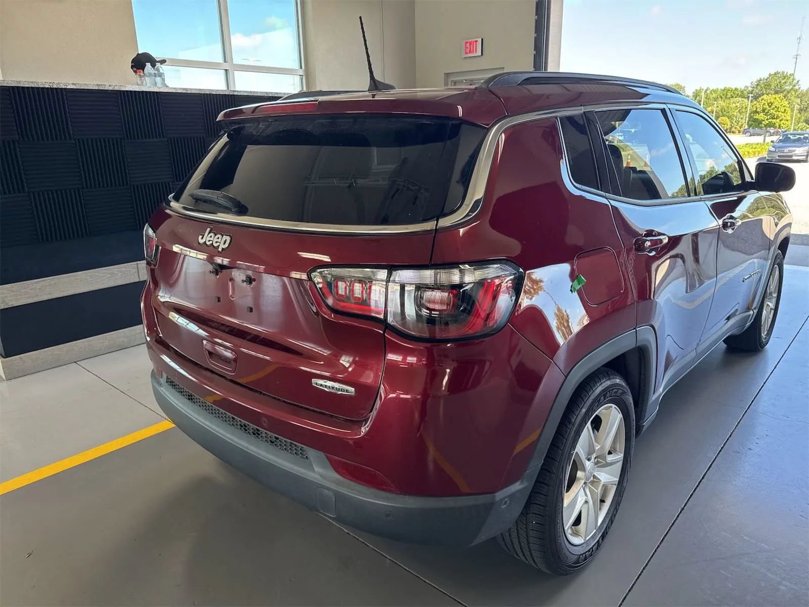 Used 2022 Jeep Compass Latitude w/ Convenience Group FWD image 3