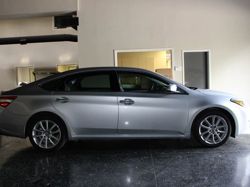 Used 2013 Toyota Avalon XLE Touring image 3