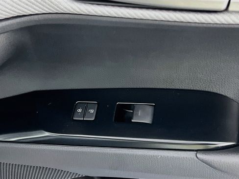 Used 2026 Toyota Camry SE FWD image 31
