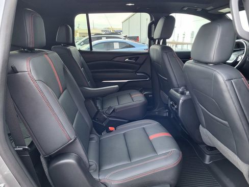 Used 2024 Chevrolet Traverse RS image 27