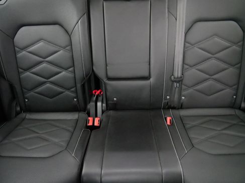 Certified 2025 Volkswagen Atlas SE image 13