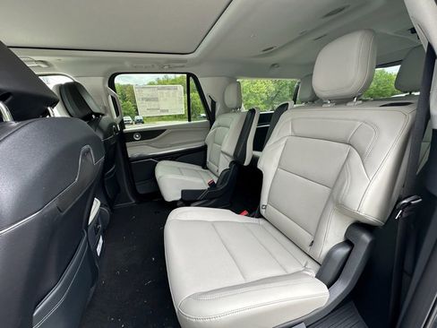 New 2026 Lincoln Navigator L Reserve AWD/4WD image 18