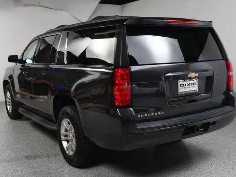 Used 2017 Chevrolet Suburban LS RWD image 8