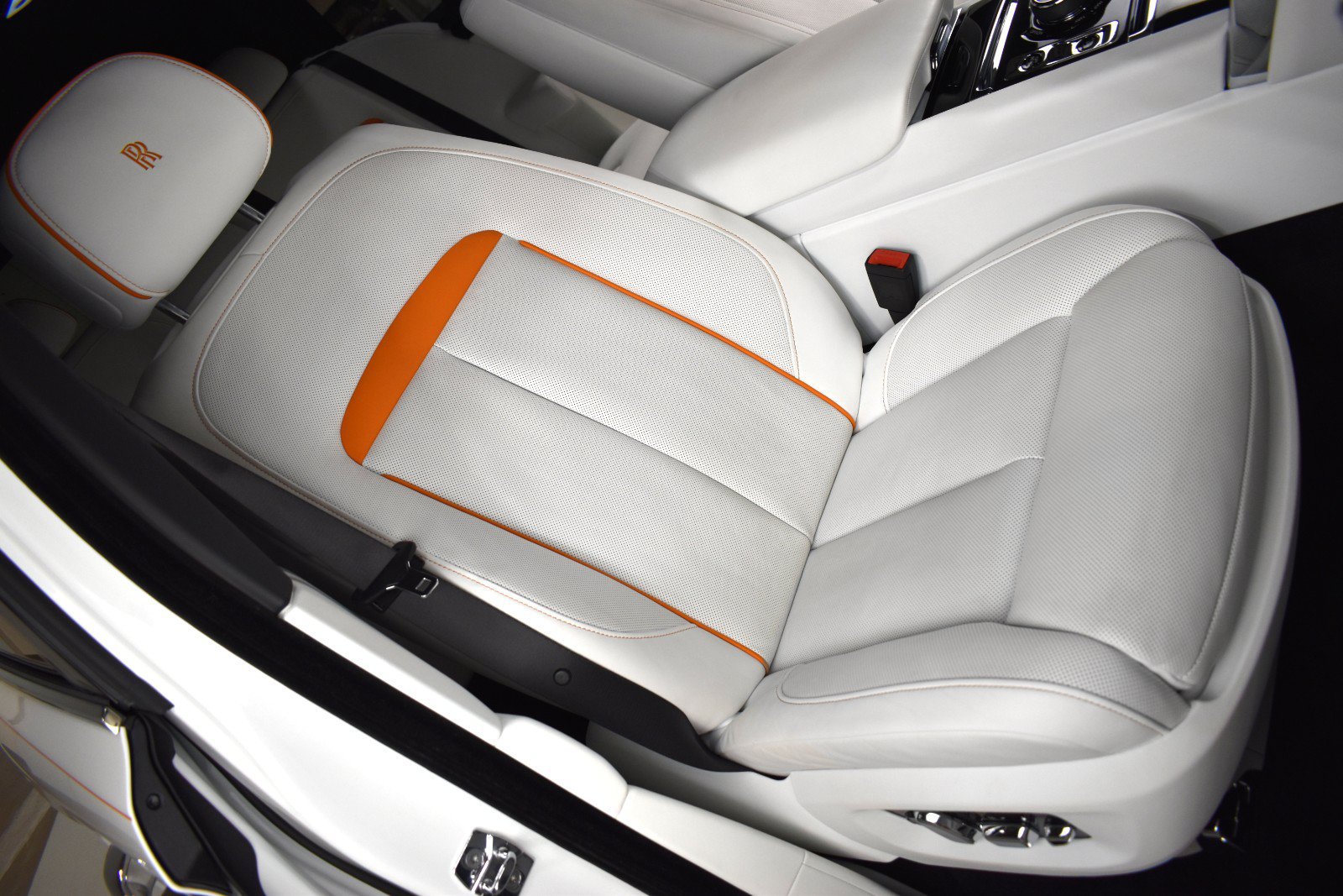 Certified 2023 Rolls-Royce Cullinan AWD/4WD image 34