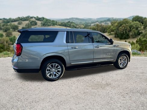 Used 2025 GMC Yukon XL Denali AWD/4WD image 10