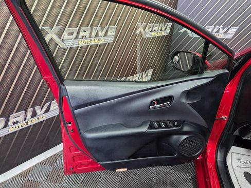 Used 2017 Toyota Prius Three FWD image 19