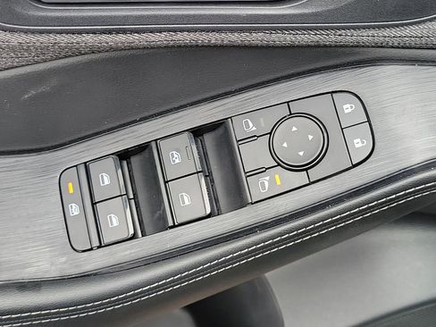 Used 2021 Nissan Rogue SV image 24