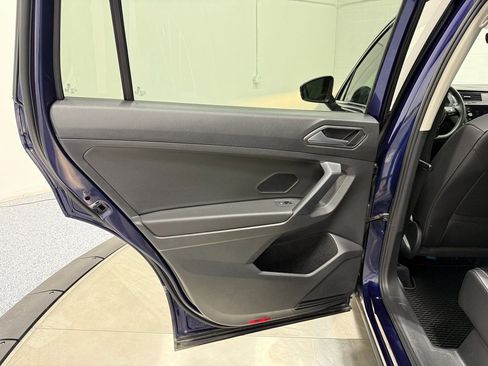 Used 2021 Volkswagen Tiguan SE FWD image 43