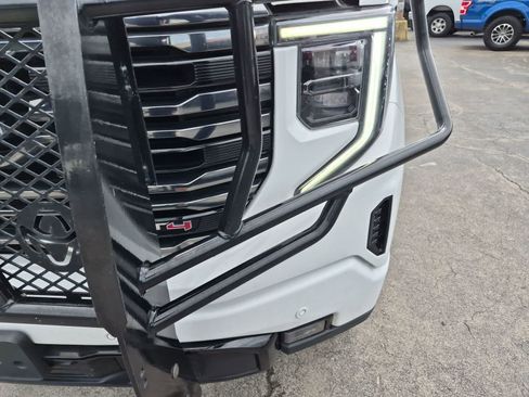 Used 2023 GMC Sierra 1500 AT4 w/ Technology Package AWD/4WD image 11