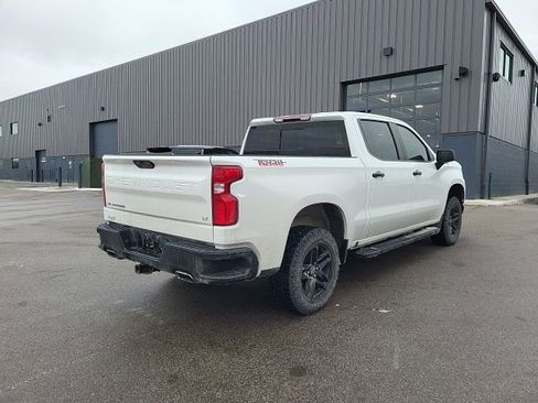 Used 2021 Chevrolet Silverado 1500 LT Trail Boss w/ Convenience Package II image 3