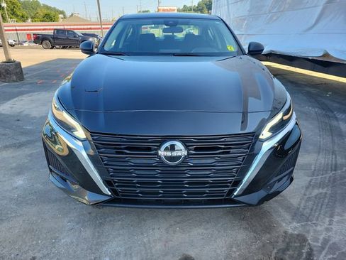 Used 2025 Nissan Altima 2.5 SV FWD image 2