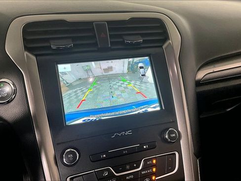 Used 2020 Ford Fusion SE image 21