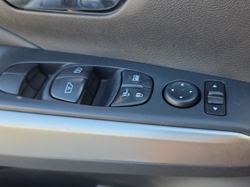 Used 2020 Nissan Kicks SR w/ SR Premium Package FWD image 27