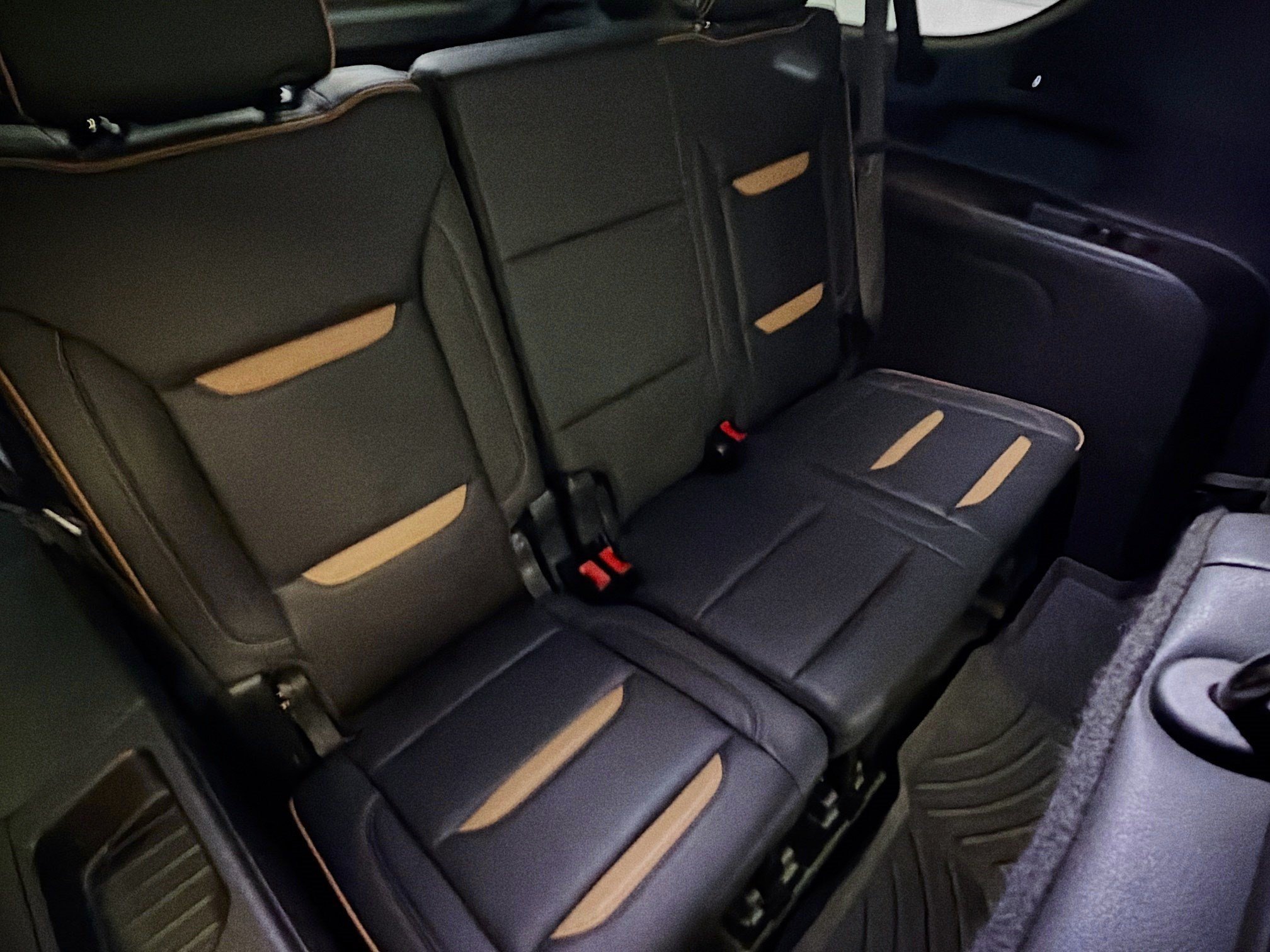 Used 2024 GMC Yukon XL AT4 w/ AT4 Premium Plus Package AWD/4WD image 13