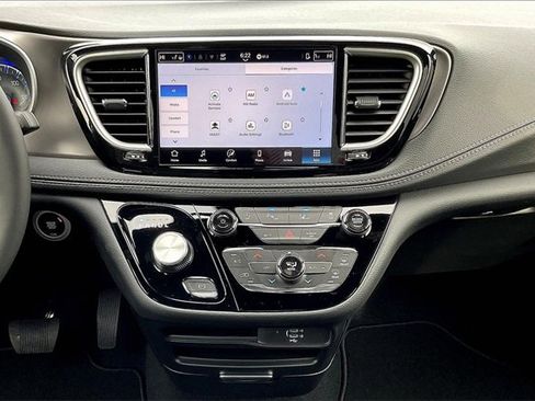 New 2026 Chrysler Pacifica Select image 7