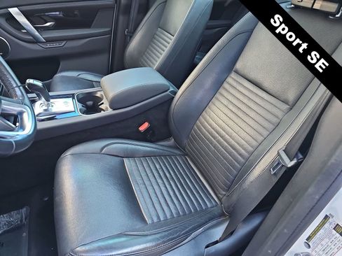 Used 2020 Land Rover Discovery Sport SE image 15
