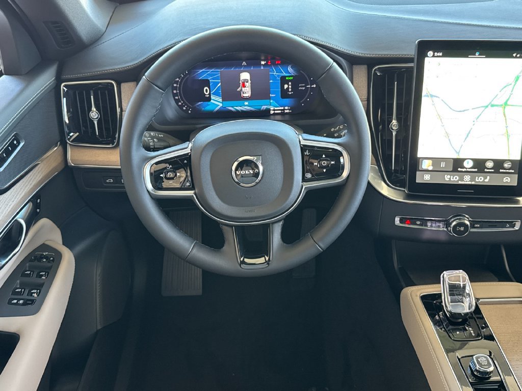 New 2026 Volvo XC90 T8 Plus w/ Protection Package AWD/4WD image 13