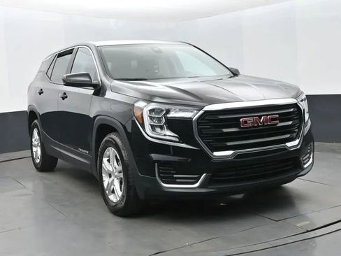 Used 2024 GMC Terrain SLE FWD image 2