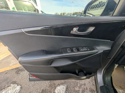 Used 2016 Kia Sorento LX w/ LX Convenience Package image 12