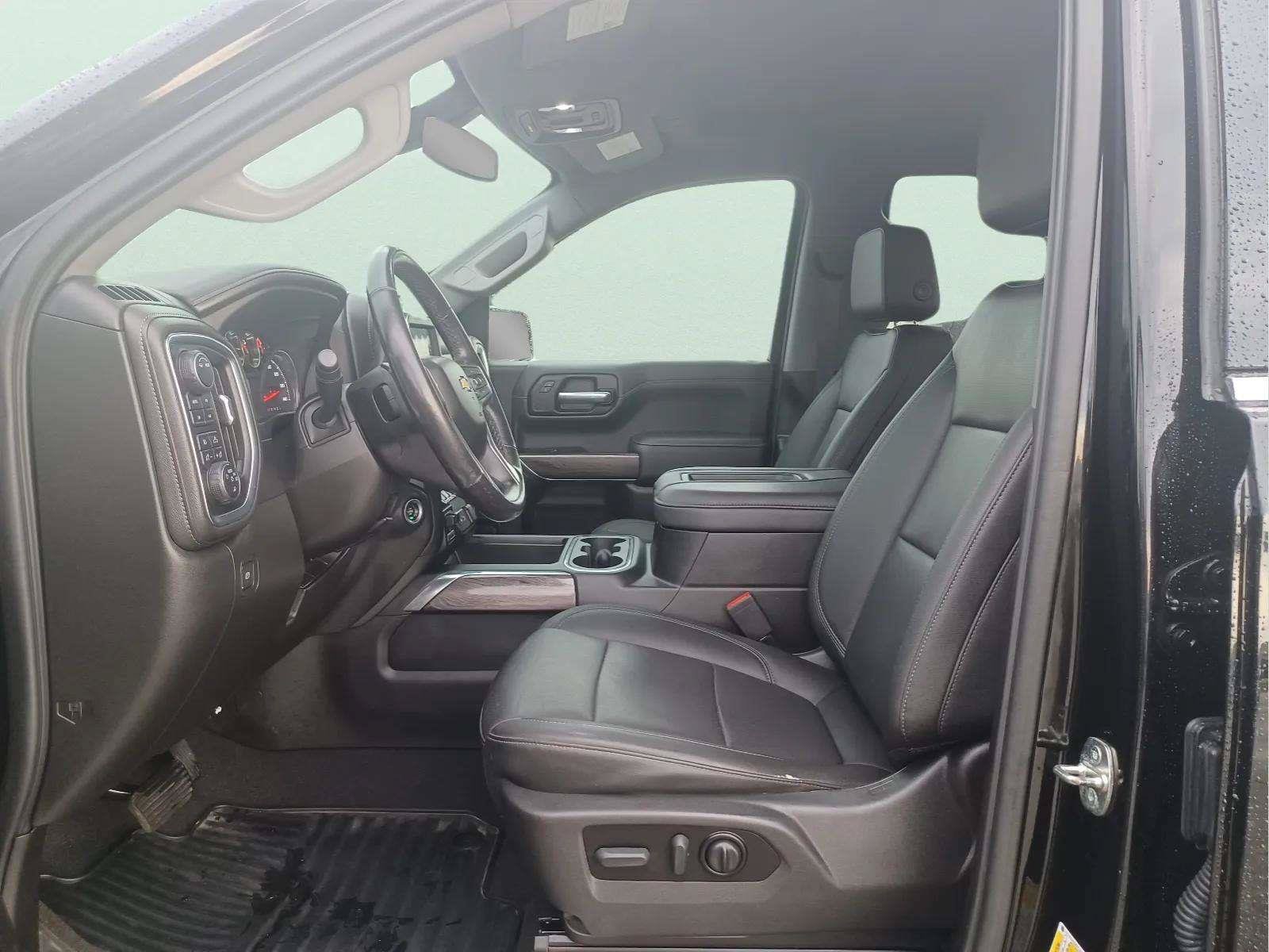 Used 2022 Chevrolet Silverado 1500 LTZ w/ Z71 Off-Road Package AWD/4WD image 9