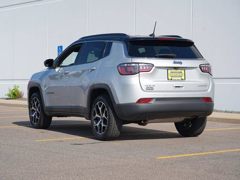 Used 2025 Jeep Compass Limited AWD/4WD image 5