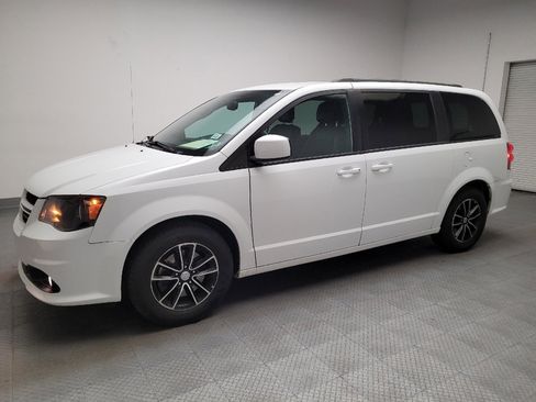 Used 2018 Dodge Grand Caravan GT image 2