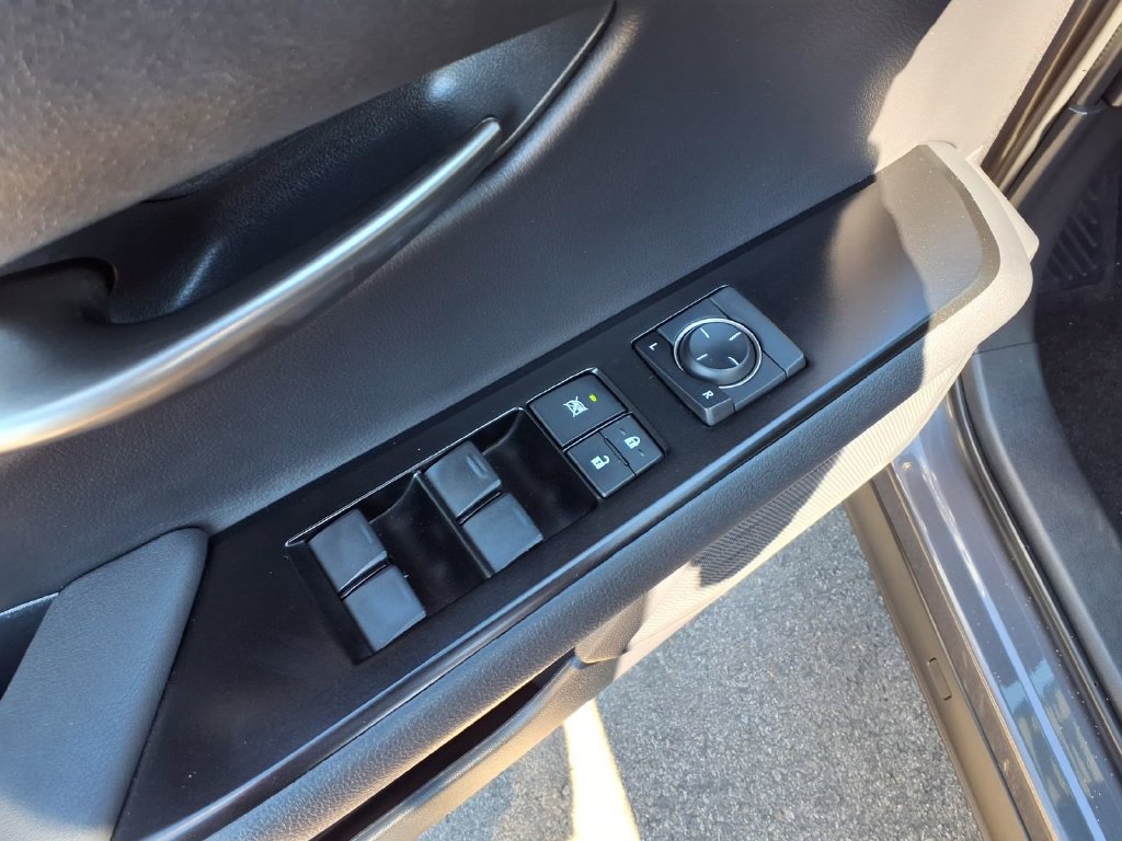 Used 2022 Lexus UX 200 w/ Accessory Package (Z1) FWD image 17